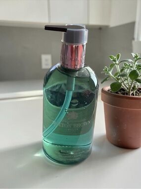 Molton Brown Refreshing Blue Marquis Liquid Hand Wash –  300 ml.